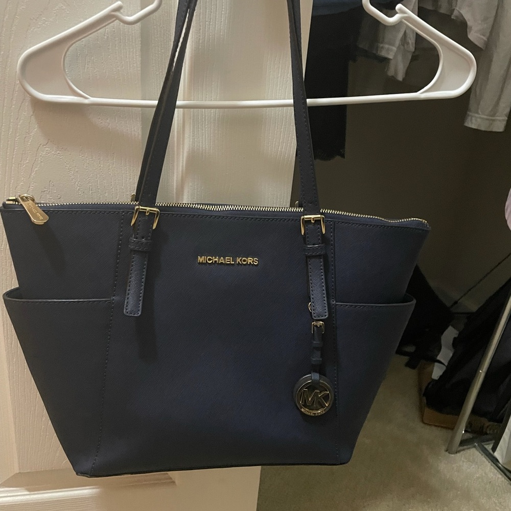 Michael Kors Jet Set Travel EW Top Zip tote purse